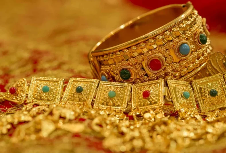 Gold Price in Pakistan Falls by Rs11,300 per Tola on Seventh Consecutive Day