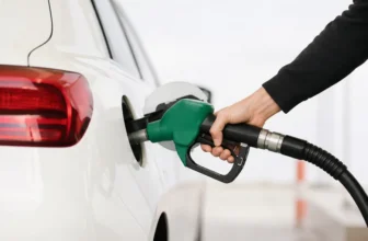 Petrol prices in Pakistan may drop by over Rs100 as global oil prices tumble