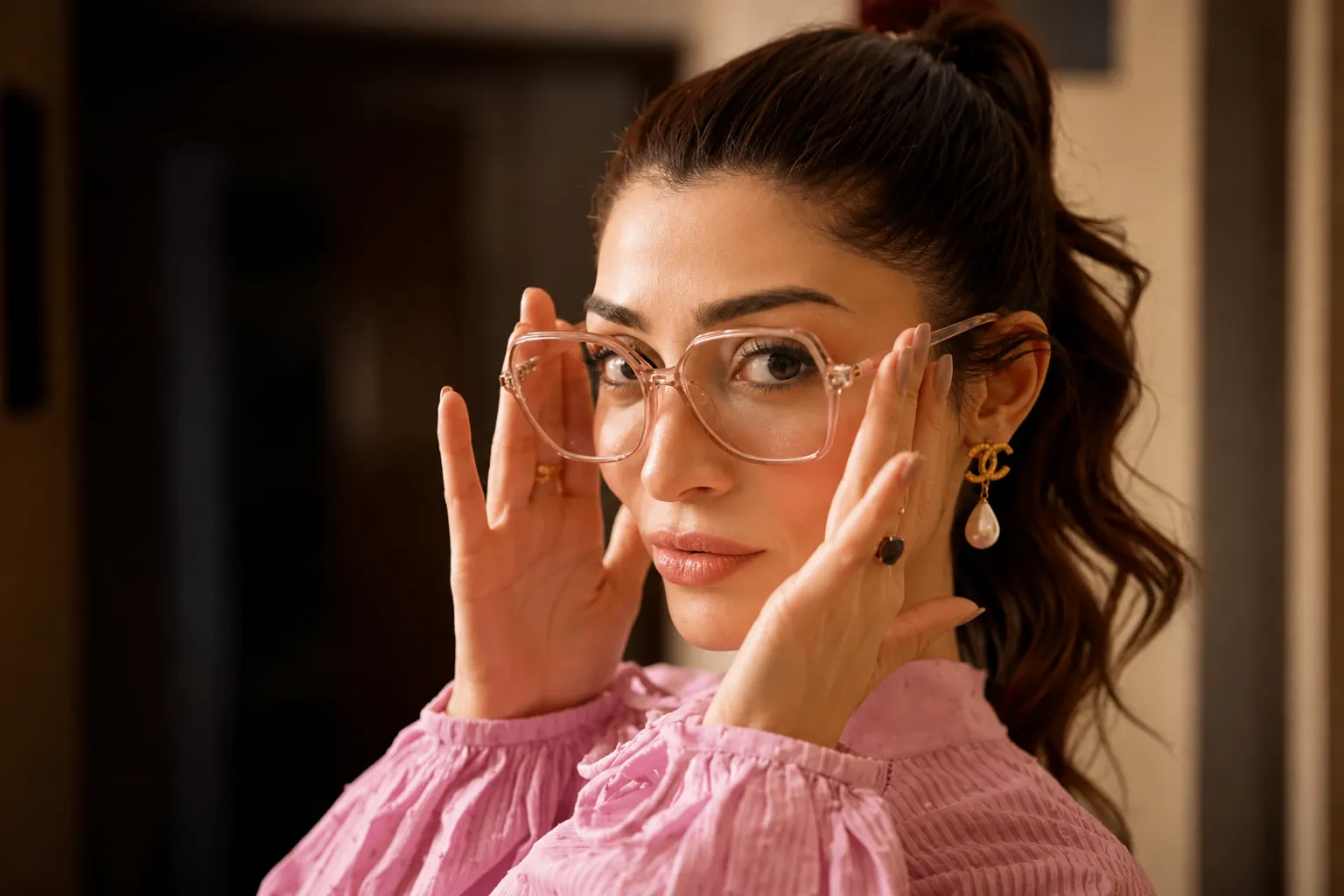 Zoya Nasir Jokes About Repeating Her Favourite Shirt In Hilarious Message To Aunts