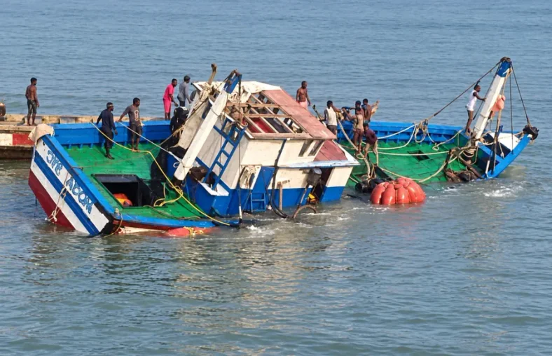 Three Fishermen Missing After Boat Sinks Near Karachi’s Sea View