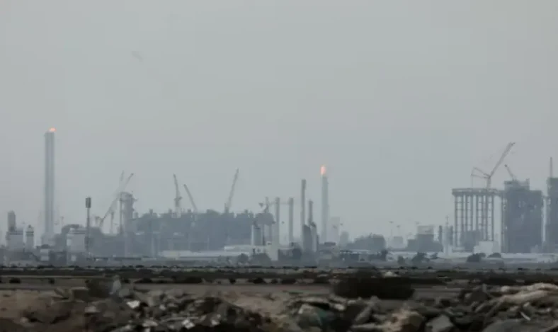 Qatar Extends LNG Supply Disruption Notices to Pakistan, Other Buyers