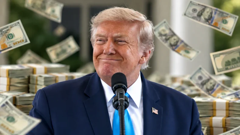 Trump Promises $5,000 to Every US Adult if Republicans Win Midterm Elections