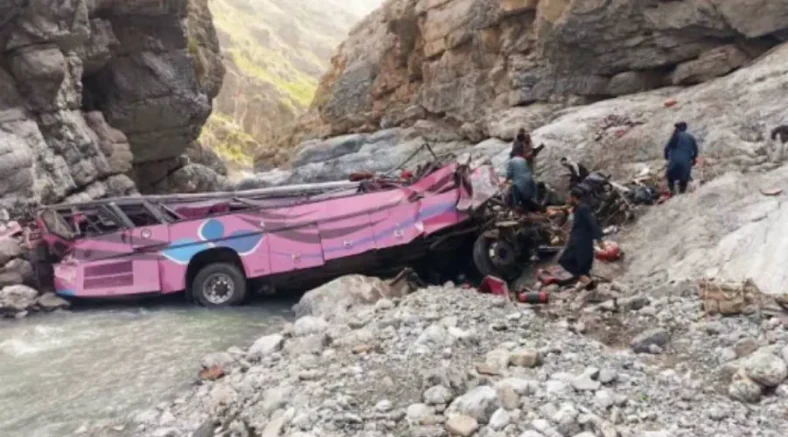 At least 10 killed, 32 injured as bus overturns in Rajanpur